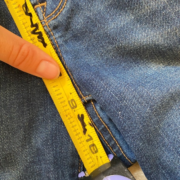 American Eagle Distressed Skinny Jean - Picture 4 of 6